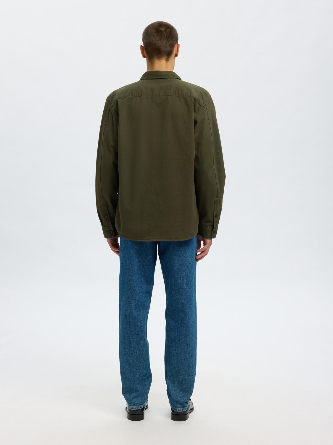 model_shot-back
